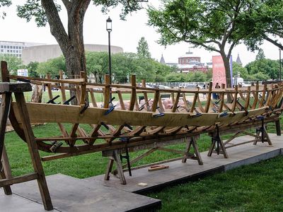 Basque craftsmen showed up with a 26 foot-long skeleton, oak timber and other traditional materials  and set up shop on the National Mall to build a ship at the Smithsonian’s 2016 Folklife Festival.