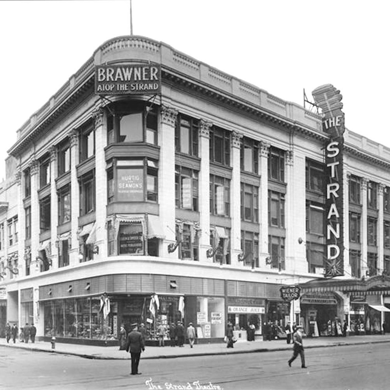 The Dream Palaces of Hollywood's Golden Age: Wallace, David
