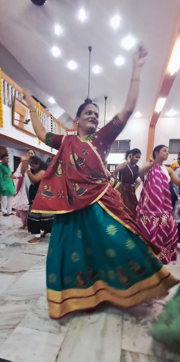 Gujarati Woman dancing thumbnail