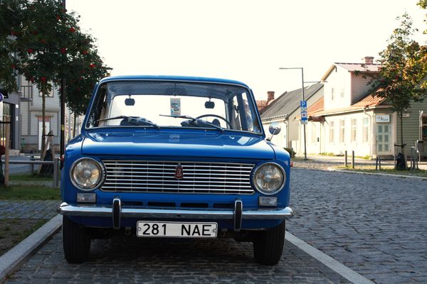 Lada 21011 parked in Haapsalu, Estonia thumbnail