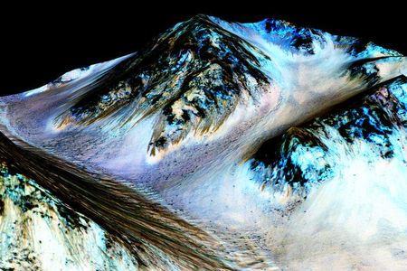 The Hale Crater on Mars, one area where slope lineae occur