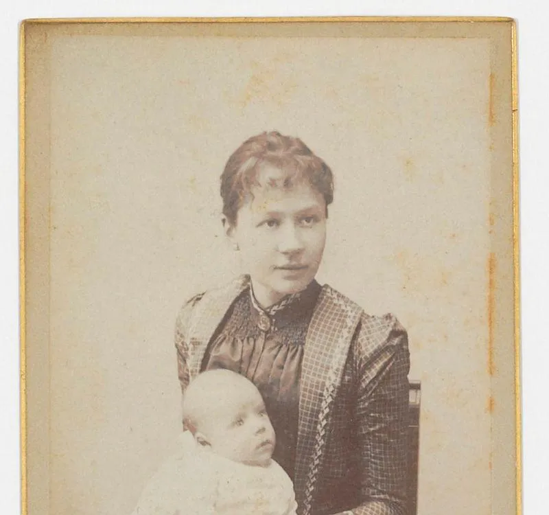 Jo_Bonger_and_son_Vincent_Willem_van_Gogh_1890.jpg