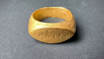 W Tajlandii znaleziono złote pierścienie sprzed 2000 lat z inskrypcją indyjską