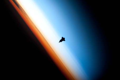 shuttle silhou 72 dpi-505.jpg