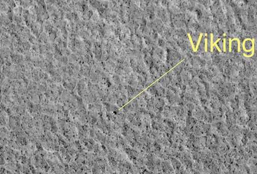 A new Mars probe spots an old one.