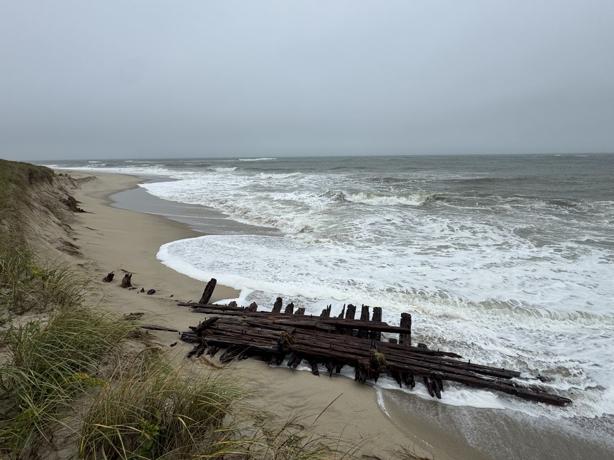 The wreckage could belong to the “Warren Sawyer,” a three-masted cargo schooner that foundered more than 140 years ago. <https://t.co/miiPoB3L5a>
 [↧](https://t