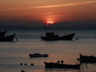 An annular solar eclipse is observed in Yantai, Shandong province, China, January 15, 2010.