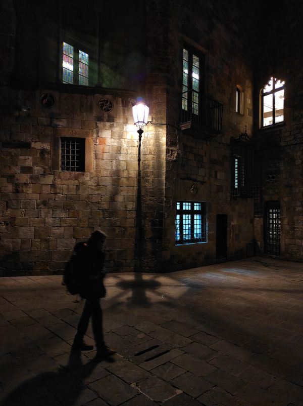 Gothic quarter of Barcelona at night thumbnail