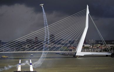 Mike Mangold stands on his tail in an Edge 540 at Rotterdam’s Erasmus Bridge (no, sorry, he didn’t go under it).