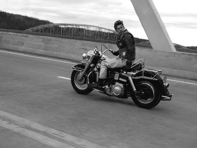 This still from&nbsp;The Bikeriders&nbsp;is a recreation of Danny Lyon&#39;s photo&nbsp;Crossing the Ohio River.
