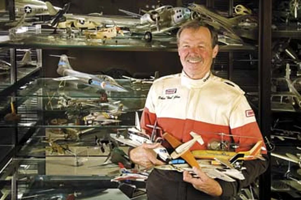 Hoot-with-planes.jpg