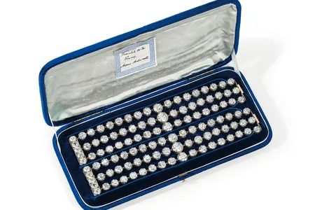The French queen purchased the pair of diamond bracelets for 250,000 livres in 1776.