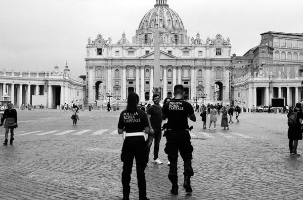 Vatican's tourists thumbnail