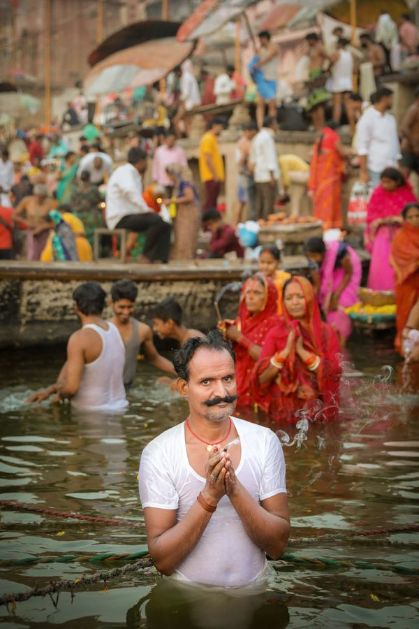 Morning prayers on the Ganges river thumbnail
