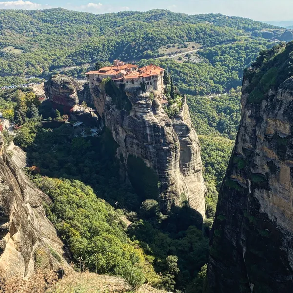 The serenity of Meteora monasteries thumbnail