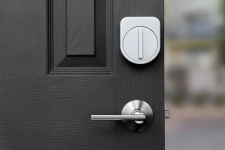 This smartphone-controlled lock could replace your keys.
