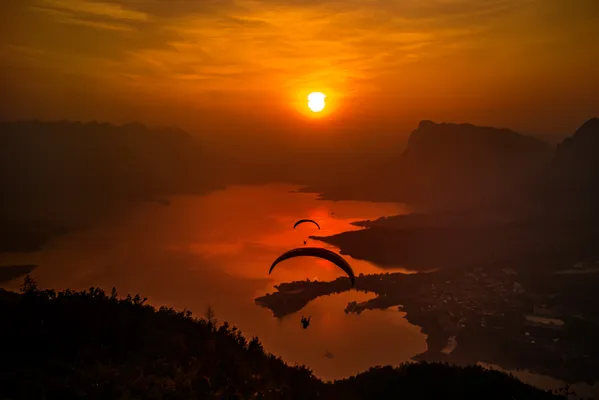 Fly to the sun. thumbnail