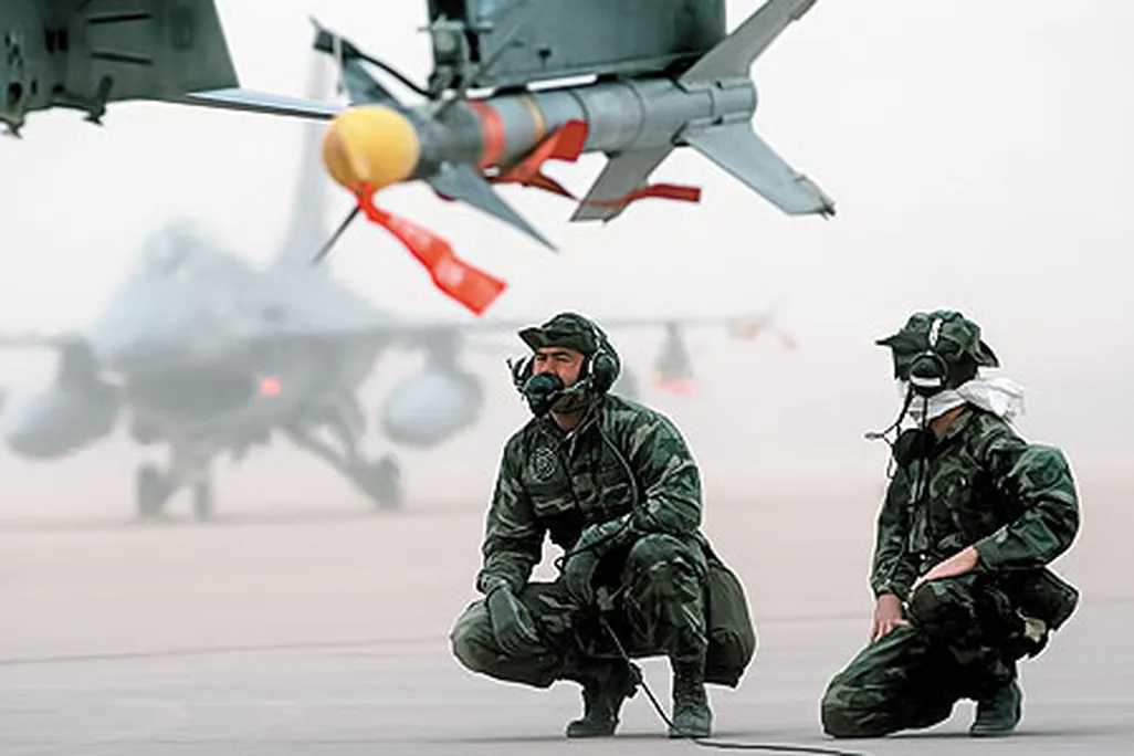 During Desert Storm, most fighters packed Sidewinders: F-16s armed with the missiles await the next mission.