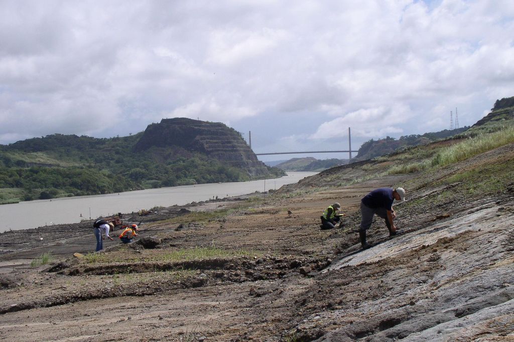 panama-canal-excavations.jpg