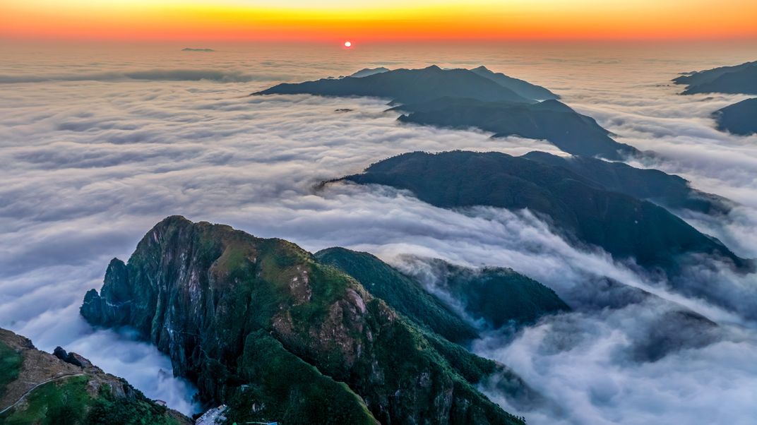 Watch the sunrise with flowing clouds | Smithsonian Photo Contest ...