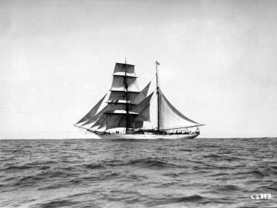 The&nbsp;Carnegie&nbsp;under full sail.&nbsp; Cruise VII, Pacific Ocean.&nbsp; November 14, 1928.