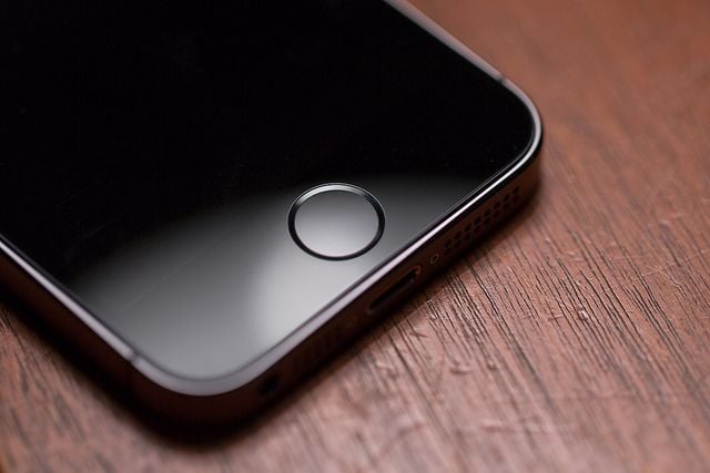 The iPhone 5s’ home button also serves as a fingerprint scanner.