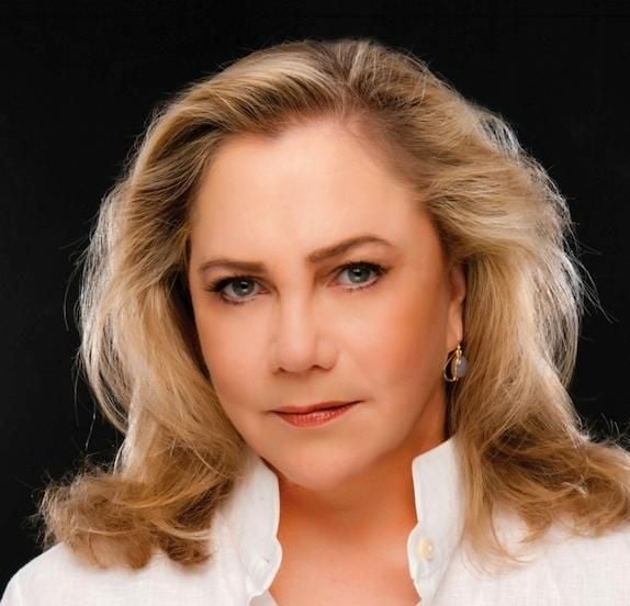 Academy Award and Tony Award nominee Kathleen Turner