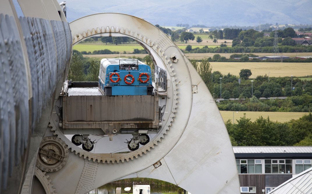 Boat lifted in Falkirk Wheel