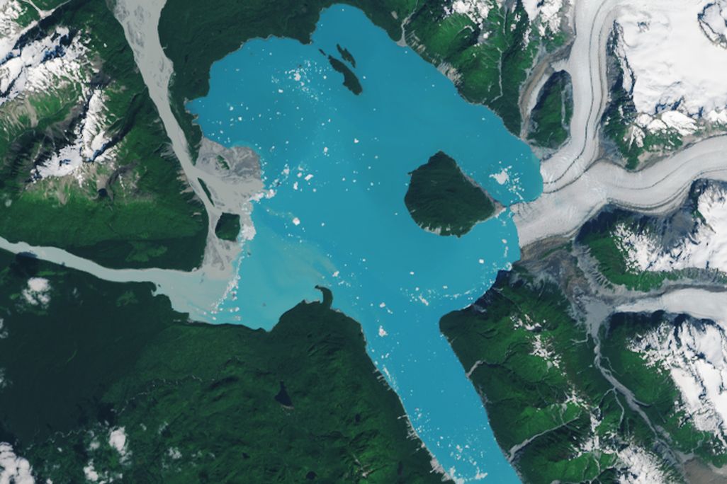 Satellite image of Prow Knob surrounded by Alsek Lake