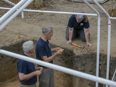 Archaeologists Wade Catts and Dana Linck with historian Jennifer Janofsky at the excavation site