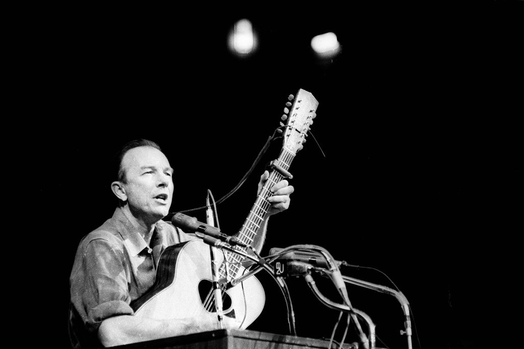 Pete Seeger on Guitar
