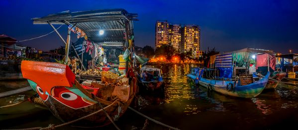 Nightlife by the Saigon River thumbnail