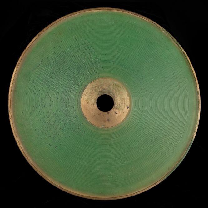 Disc recording in green wax on brass holder (ca. 1885). Photo Rich Strauss, Smithsonian