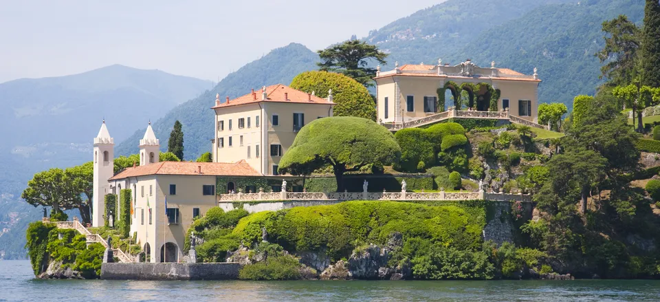  Villa along the shores of Lake Como 