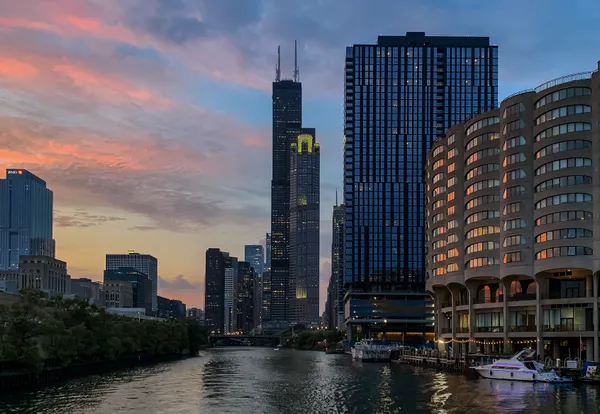 Cruising The Chicago River thumbnail