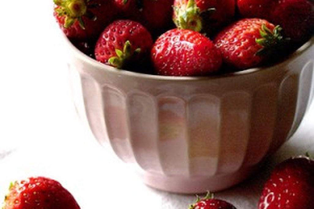 20110520090134strawberries-by-chotda-300x400.jpg
