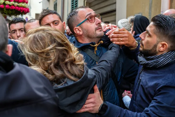 Carriers at "I Misteri" the 24hour Holy Week Procession in Trapani, Sicily thumbnail