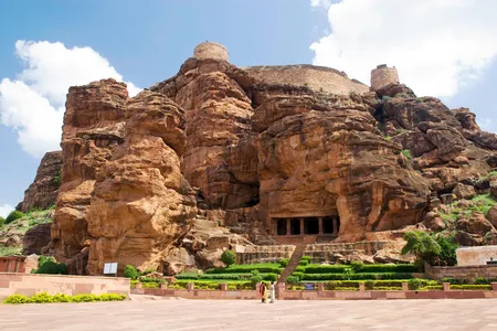 The embellished cave temples of Badami are among the earliest examples of rock-cut caves in southern India. The Chalukyas, who ruled over Deccan between the sixth and eighth centuries, oversaw the transition from rock-cut to freestanding, structural architecture.