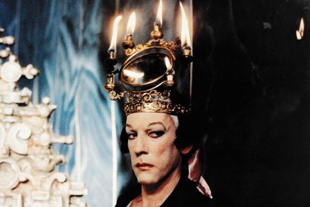 Director Federico Fellini had Sutherland’s eyebrows removed, built out his nose and chin, and partially shaved his forehead for the role of Casanova.