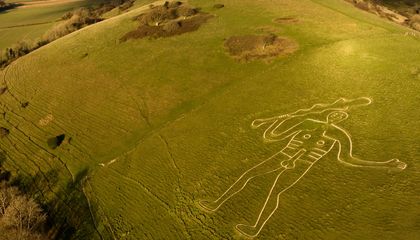 England's Most Famous Naked Giant Will Glow White Again, Thanks to Help From Hundreds of People Performing a Ritual of Restoration