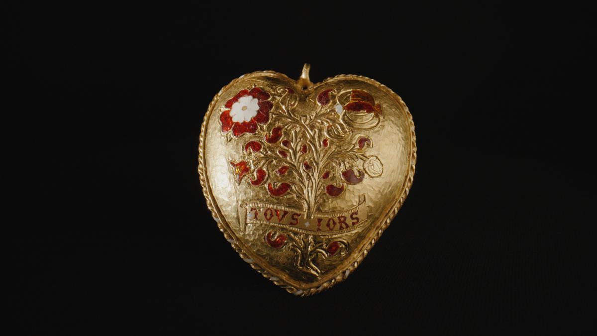 A Metal Detectorist Unearthed This Heart-Shaped Tudor Pendant. Now