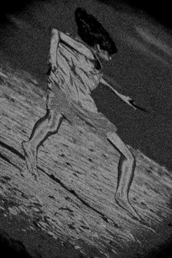 Nearly floating thumbnail