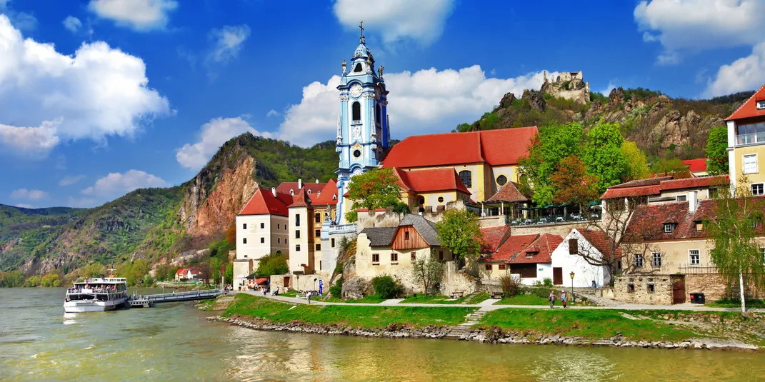 The village of Durnstein, along the Wacahu Valley, Austria
