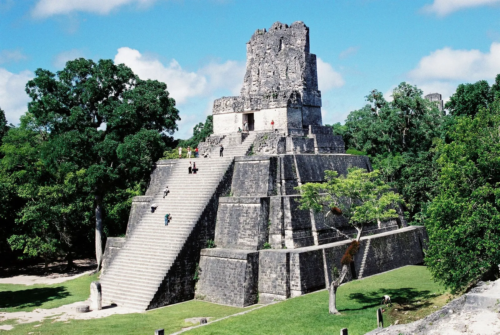 ancient aztec pyramids