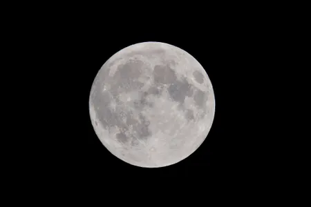 During a major lunar standstill, the northernmost and southernmost moonrise and moonset are at their farthest apart.