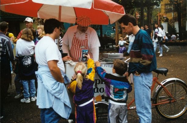 A Dippin Dots kiosk in Opryland USA in 1994.