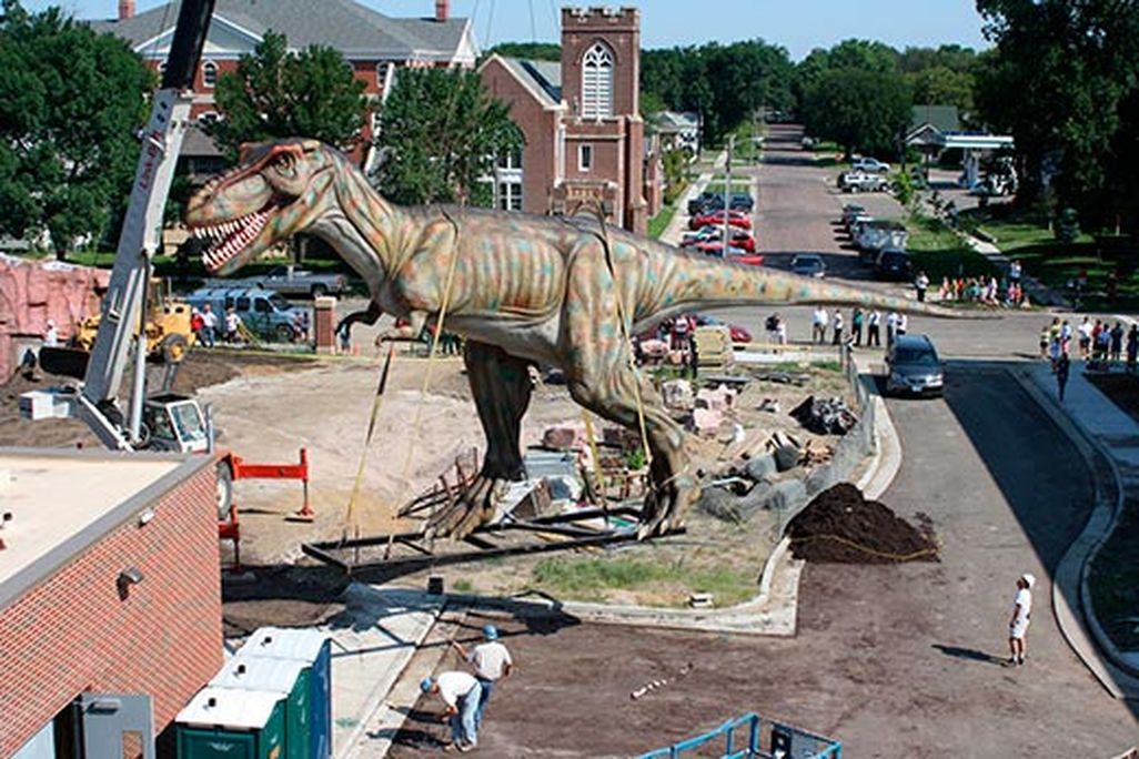 20110520083234giant-t-rex-dinosaur-520.jpg