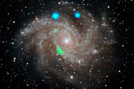 The green blob of X-rays in the lower left quadrant of the Fireworks galaxy lasted about 10 days before disappearing.