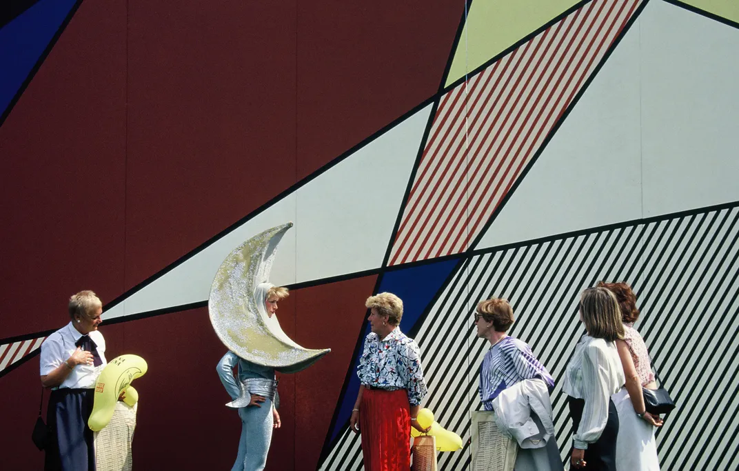 Außenansicht von Roy Lichtenstein, Luna Luna, Hamburg, Deutschland