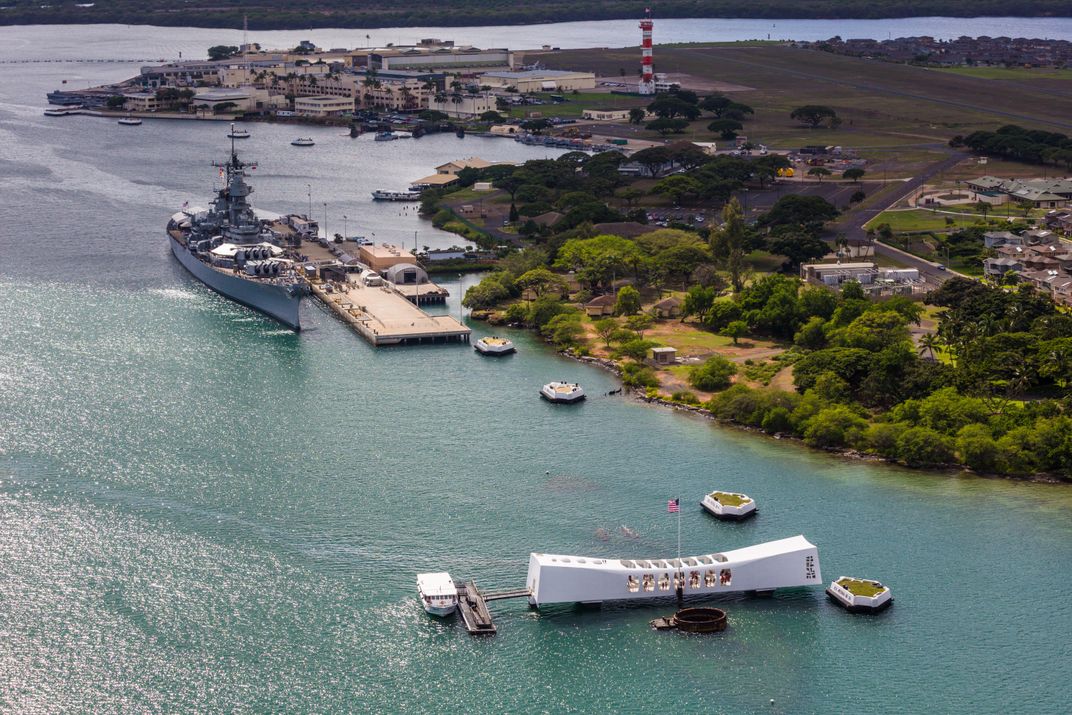 The USS <i>Arizona</i> Memorial and USS <i>Missouri</i>. Credit: Hawaii Tourism/Tor Johnson